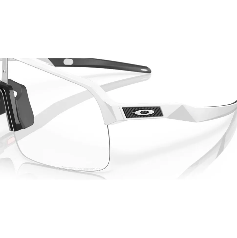 Lunettes de soleil Oakley Sutro Lite Matte White Clear to Black Iridium Photochromic